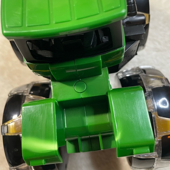 John Deere Light up Wheels Tractor Toy - Picture 7 of 8